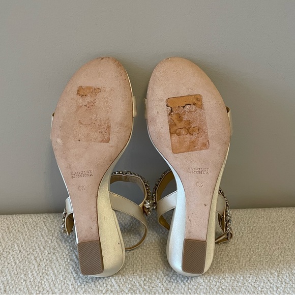 Champagne Badgley Mischka Wedges Size 6.5 - Picture 3 of 4